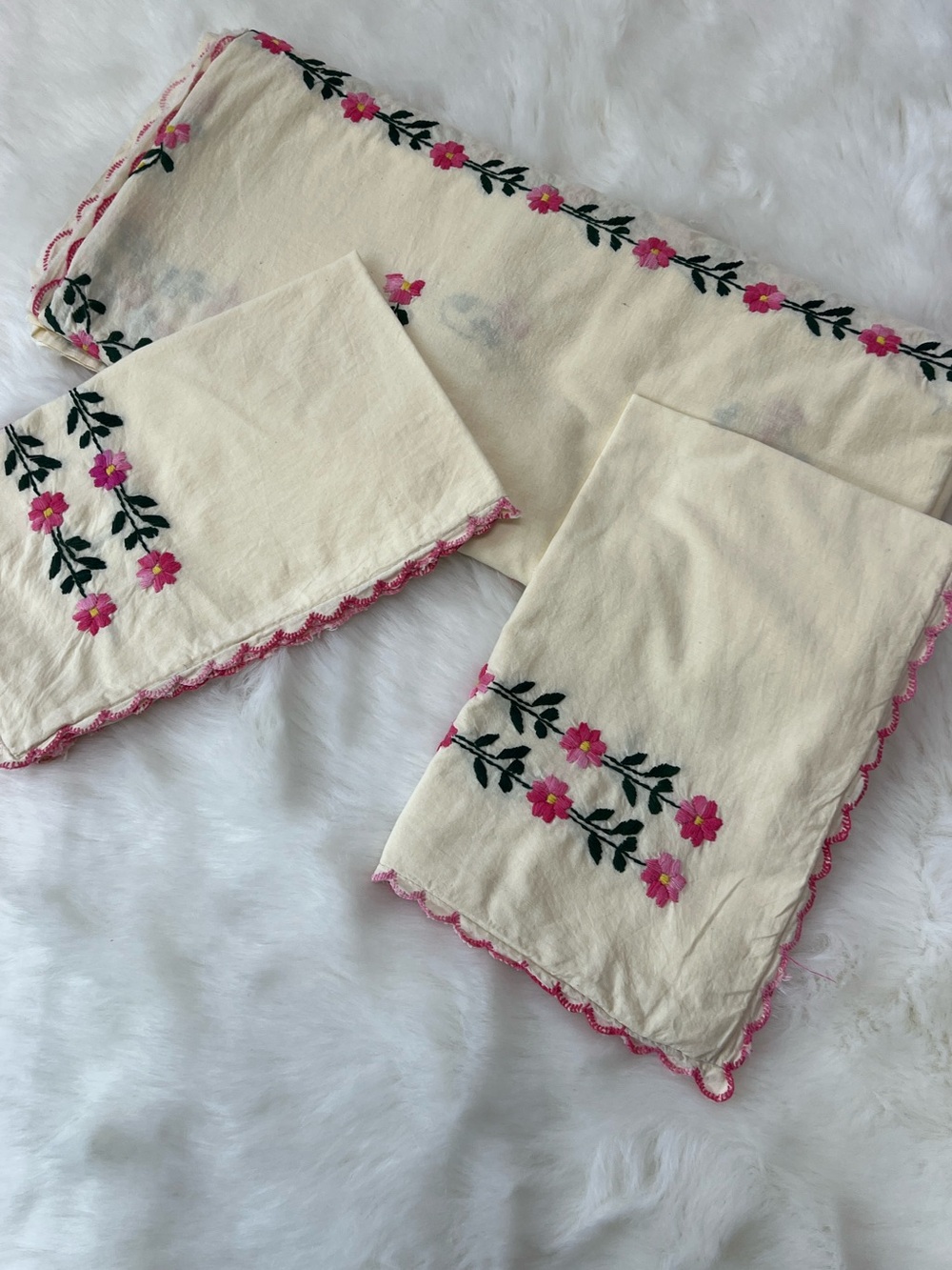 Floral Embroidered Sheet Set w/ 2 Pillowcases , Victorian deco art